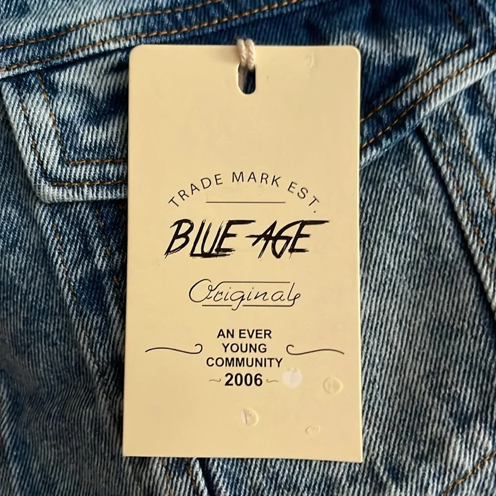 Women's Oversized Destroyed Denim Jacket - Picture 13 of 14